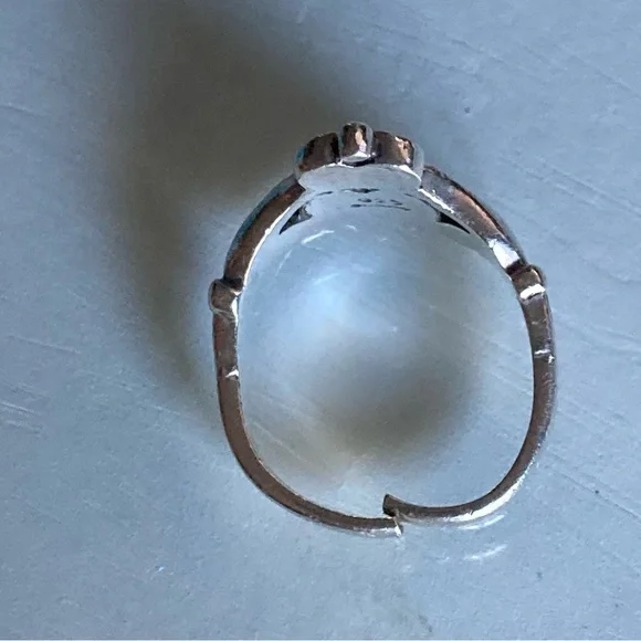 Sterling Silver Claddagh Ring - Picture 4 of 6